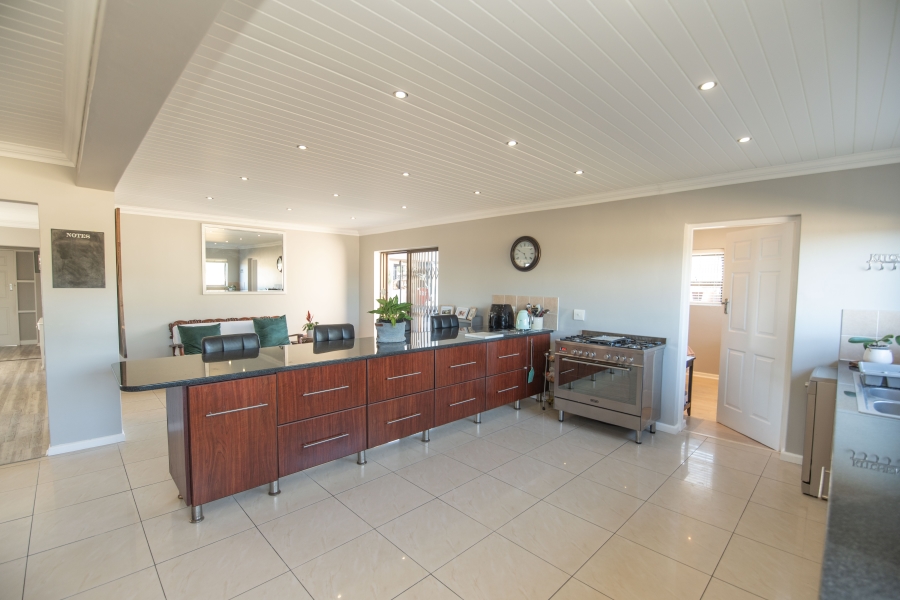 4 Bedroom Property for Sale in Clarendon Marine Eastern Cape